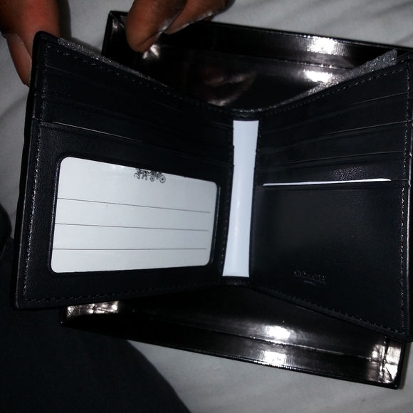 Coach Wallet - Picture 4 of 4